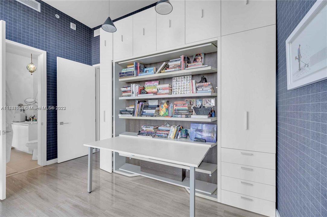 Recently Rented: $20,000 (3 beds, 2 baths, 1954 Square Feet)