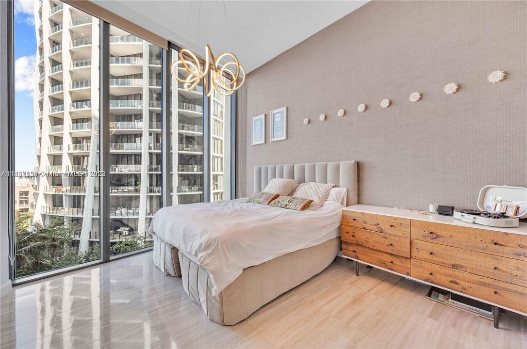 Recently Rented: $20,000 (3 beds, 2 baths, 1954 Square Feet)