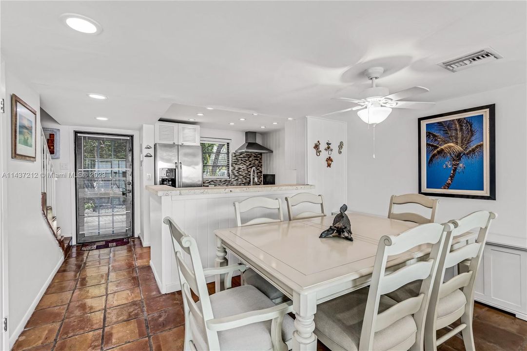 Recently Sold: $1,199,000 (2 beds, 1 baths, 1056 Square Feet)