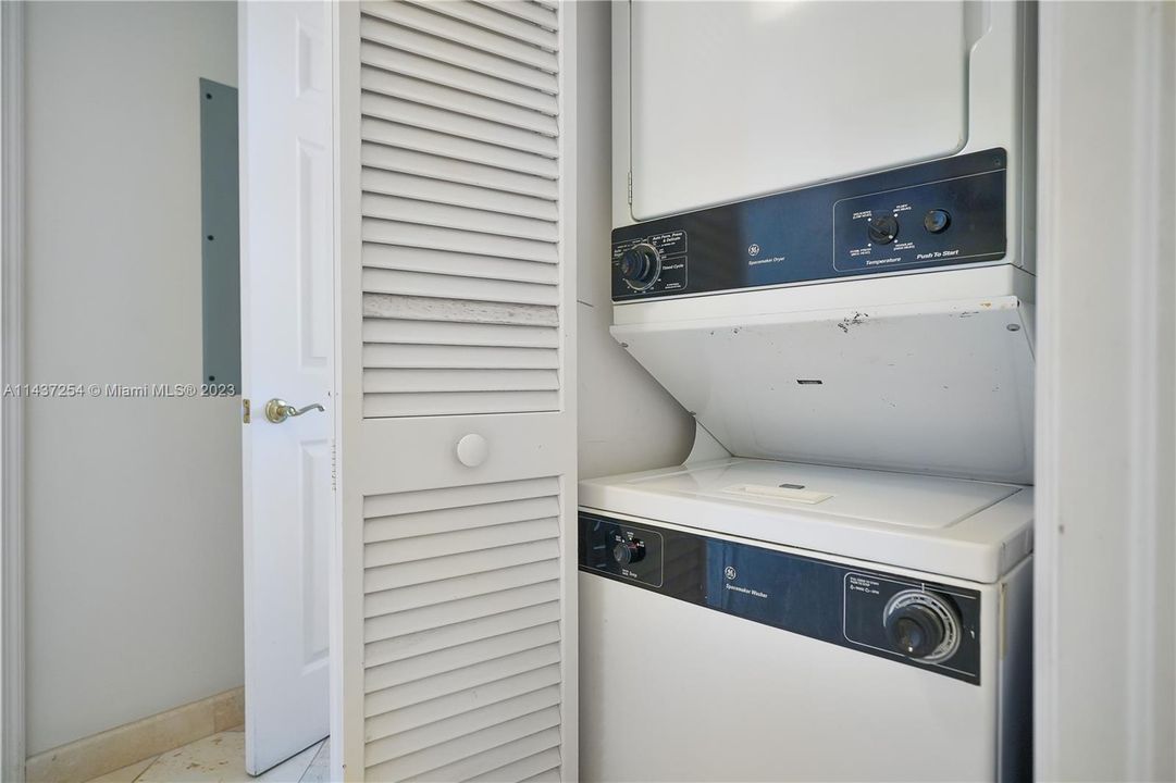 Vendido Recientemente: $900,000 (2 camas, 2 baños, 1220 Pies cuadrados)