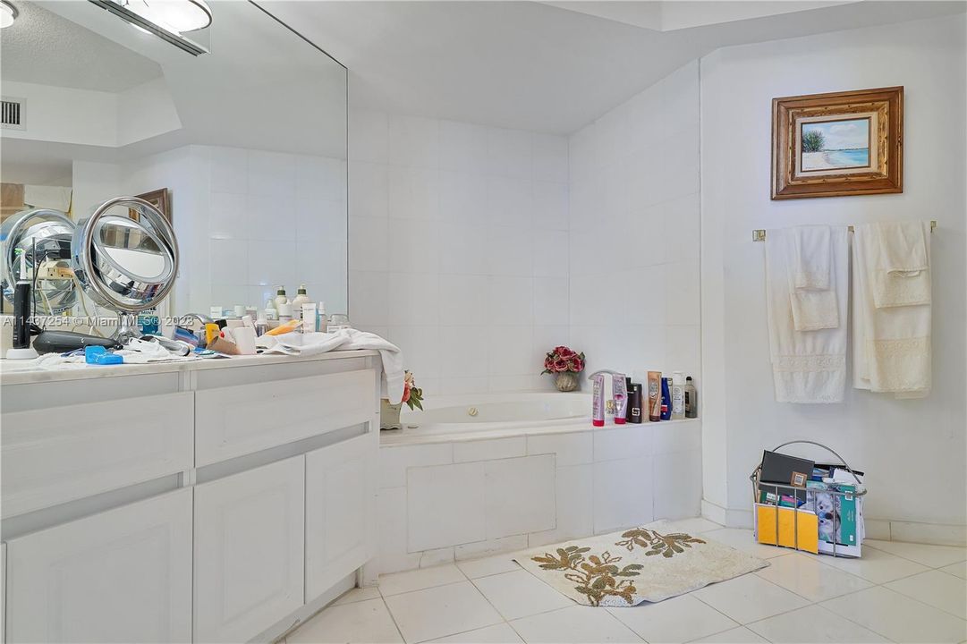 Vendido Recientemente: $900,000 (2 camas, 2 baños, 1220 Pies cuadrados)