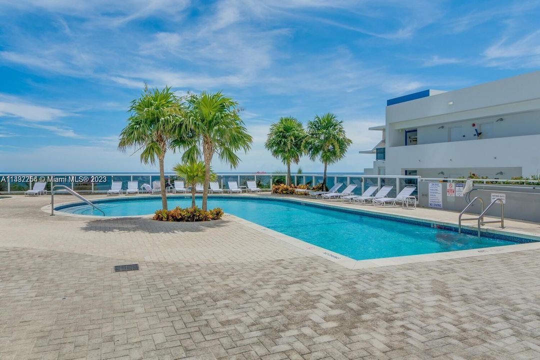 Vendido Recientemente: $900,000 (2 camas, 2 baños, 1220 Pies cuadrados)