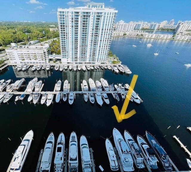 На продажу: $475,000 (360,406 кв.фт.)