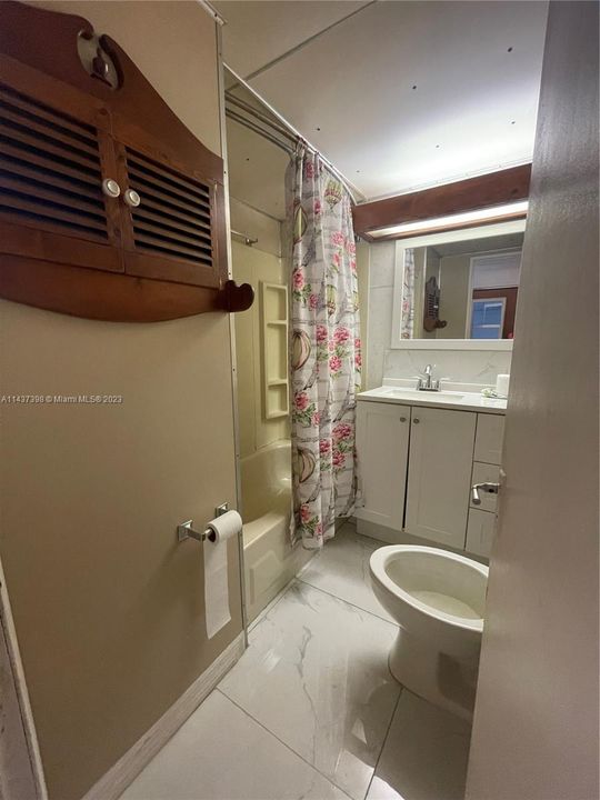 Vendido Recientemente: $64,599 (3 camas, 1 baños, 5578 Pies cuadrados)