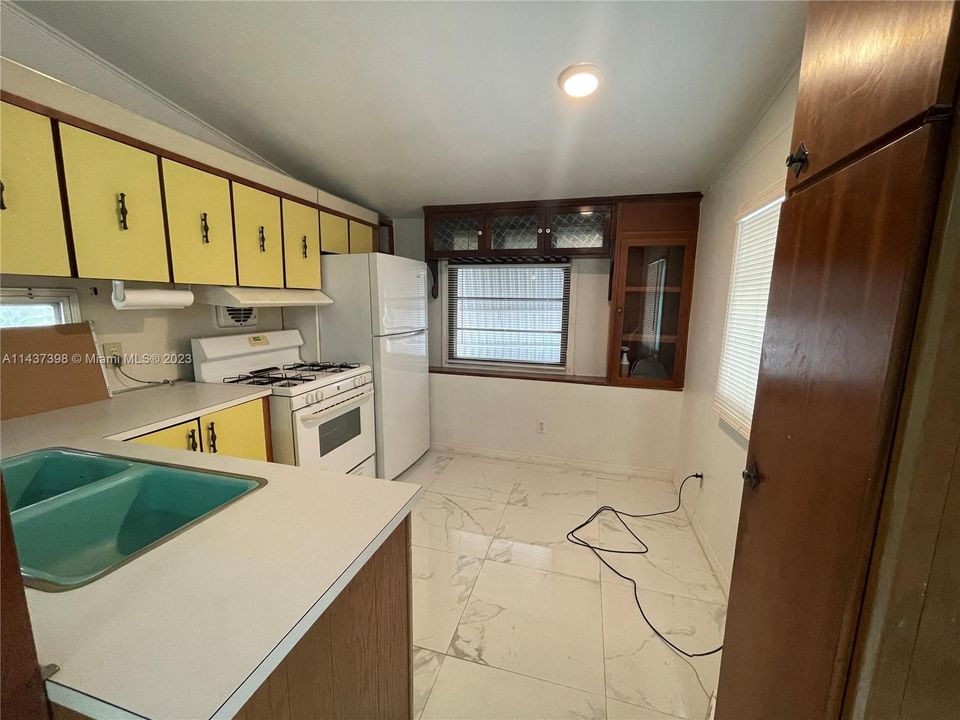 Vendido Recientemente: $64,599 (3 camas, 1 baños, 5578 Pies cuadrados)