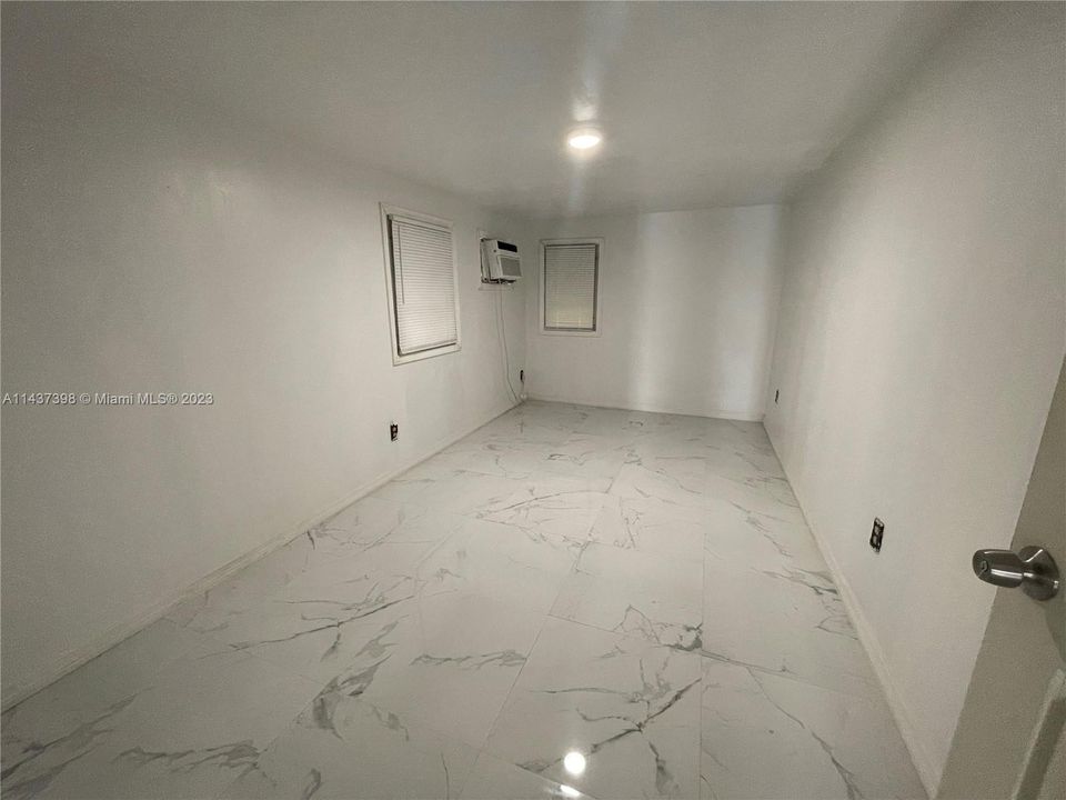 Vendido Recientemente: $64,599 (3 camas, 1 baños, 5578 Pies cuadrados)
