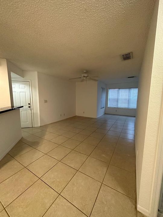 Recently Rented: $1,650 (1 beds, 1 baths, 712 Square Feet)