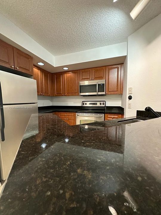 Recently Rented: $1,650 (1 beds, 1 baths, 712 Square Feet)