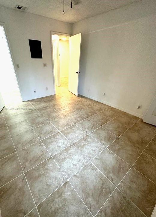 Recently Rented: $1,650 (1 beds, 1 baths, 712 Square Feet)