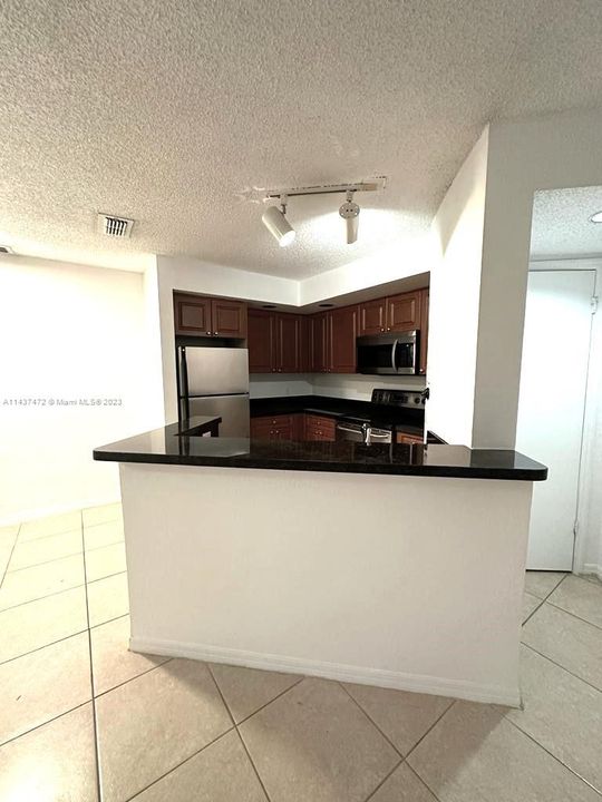 Recently Rented: $1,650 (1 beds, 1 baths, 712 Square Feet)