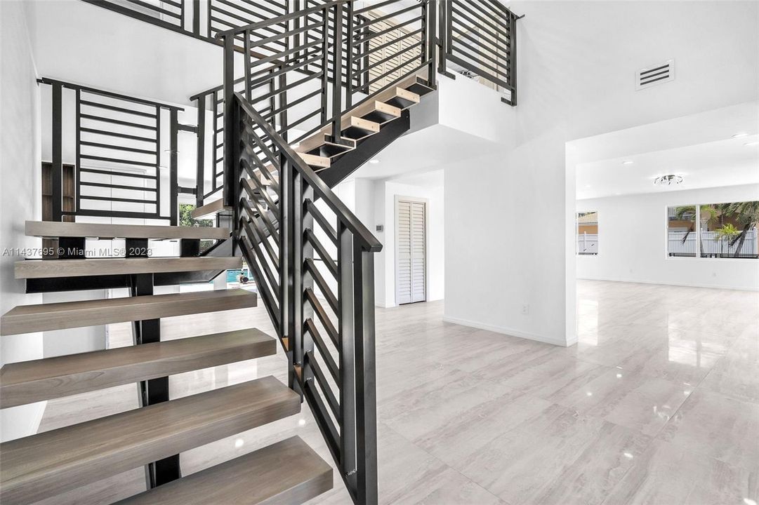 Недавно продано: $2,345,000 (5 спален, 5 ванн, 3676 Квадратных фут)