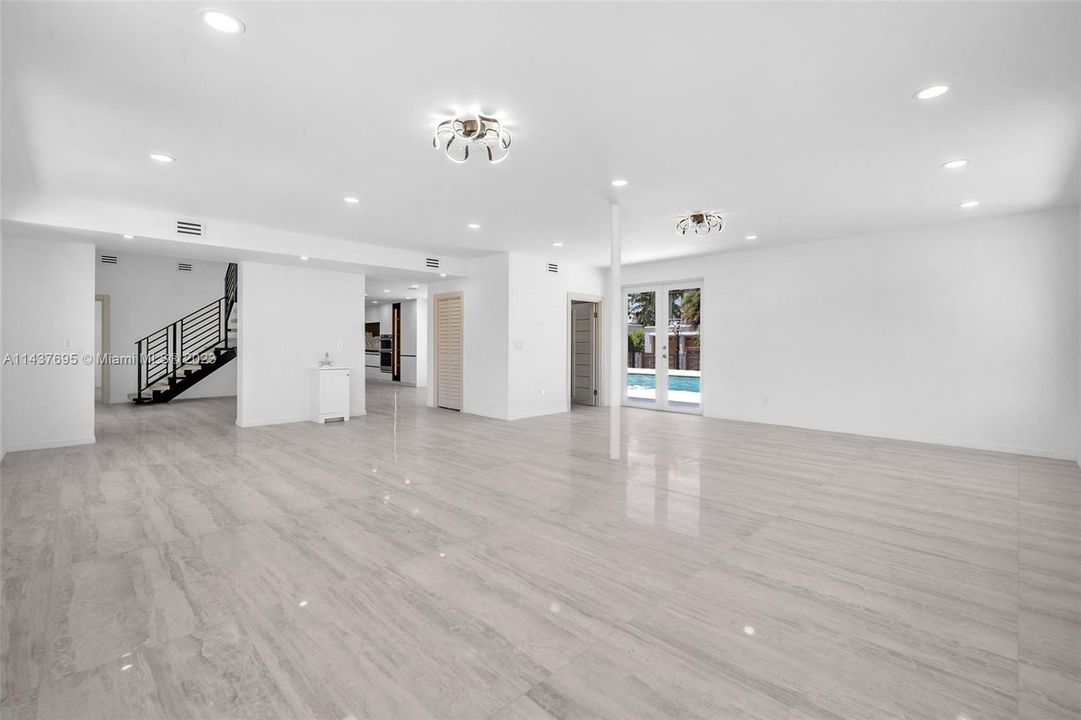 Недавно продано: $2,345,000 (5 спален, 5 ванн, 3676 Квадратных фут)