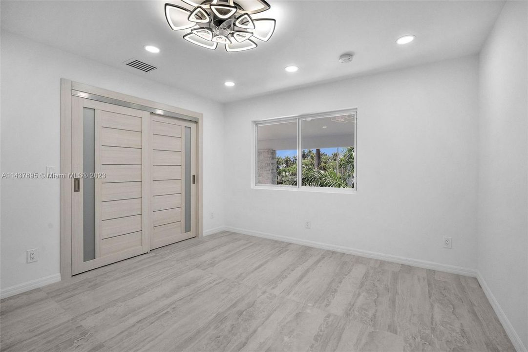 Недавно продано: $2,345,000 (5 спален, 5 ванн, 3676 Квадратных фут)