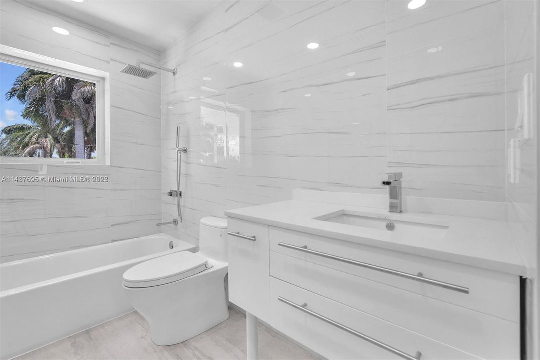 Недавно продано: $2,345,000 (5 спален, 5 ванн, 3676 Квадратных фут)