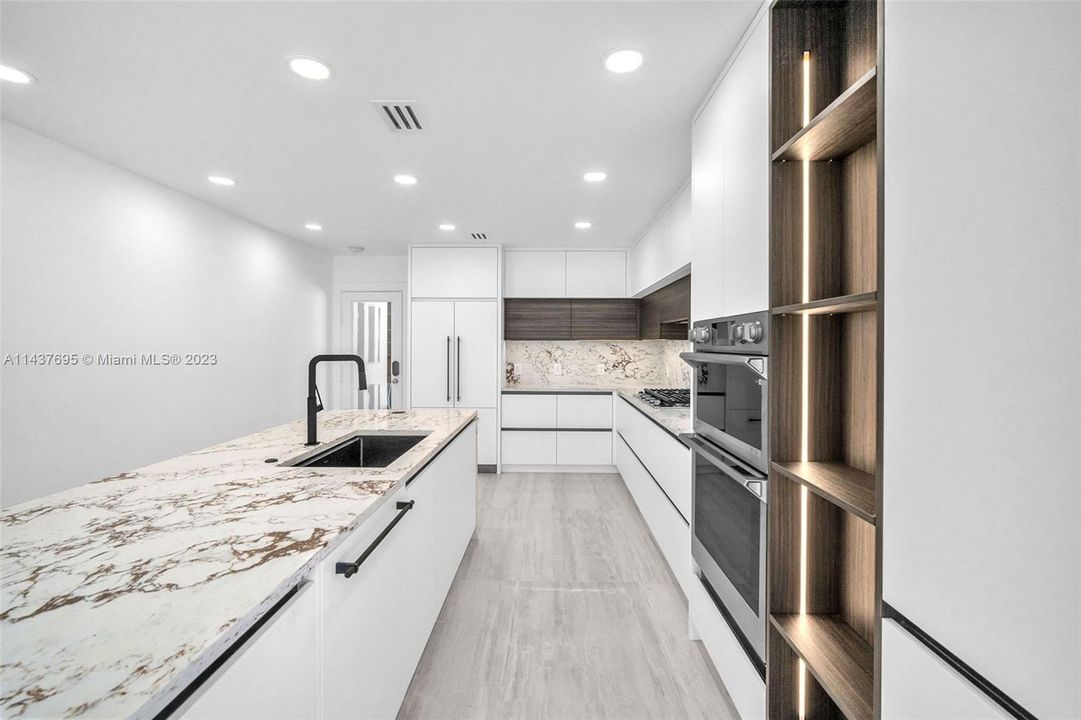 Недавно продано: $2,345,000 (5 спален, 5 ванн, 3676 Квадратных фут)