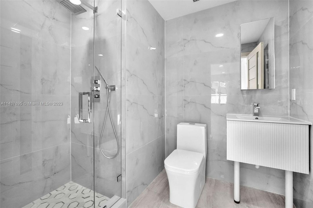 Недавно продано: $2,345,000 (5 спален, 5 ванн, 3676 Квадратных фут)