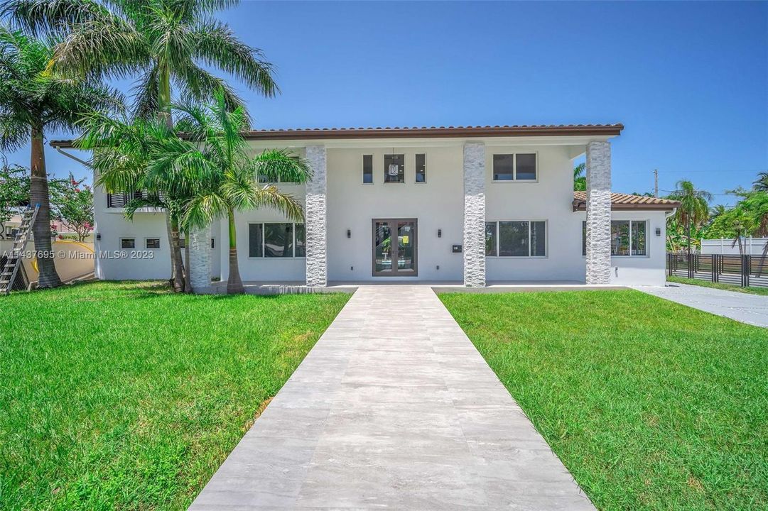 Недавно продано: $2,345,000 (5 спален, 5 ванн, 3676 Квадратных фут)