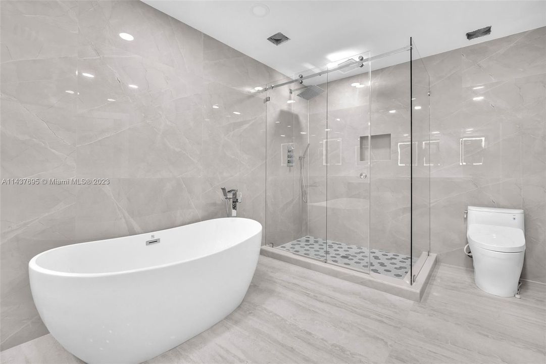 Недавно продано: $2,345,000 (5 спален, 5 ванн, 3676 Квадратных фут)