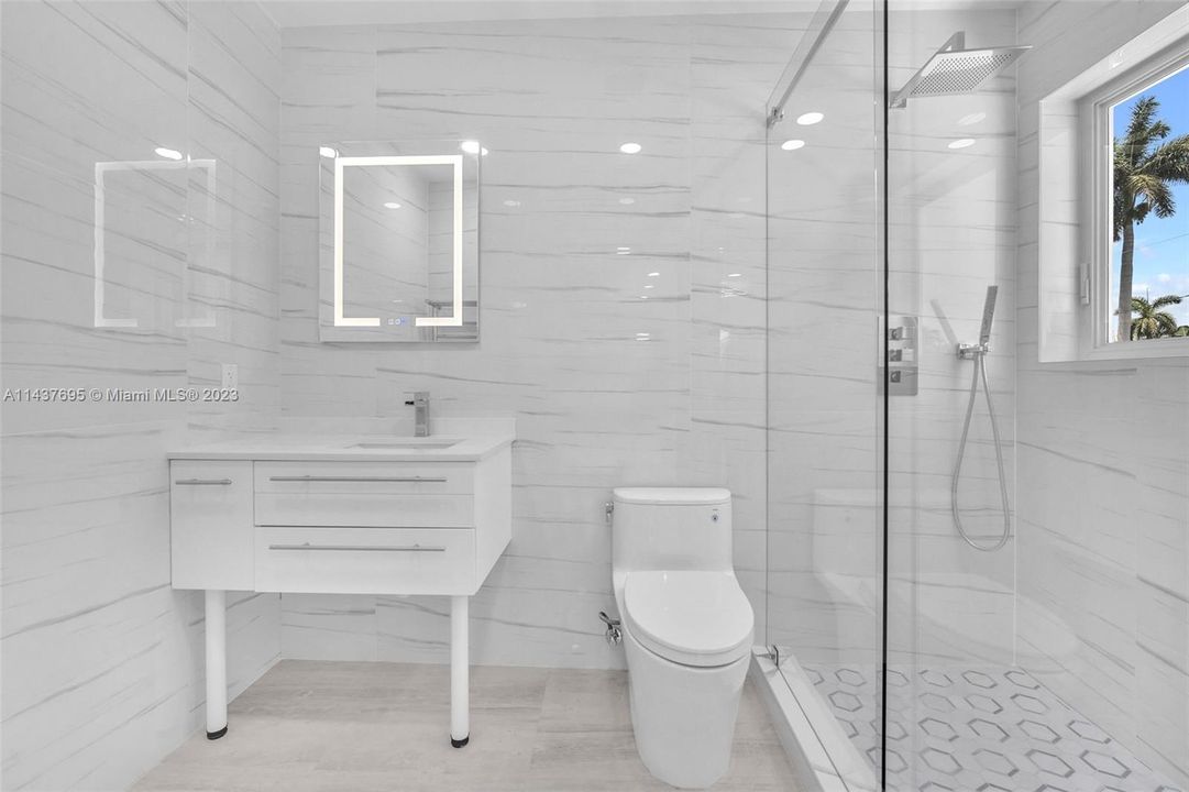 Недавно продано: $2,345,000 (5 спален, 5 ванн, 3676 Квадратных фут)