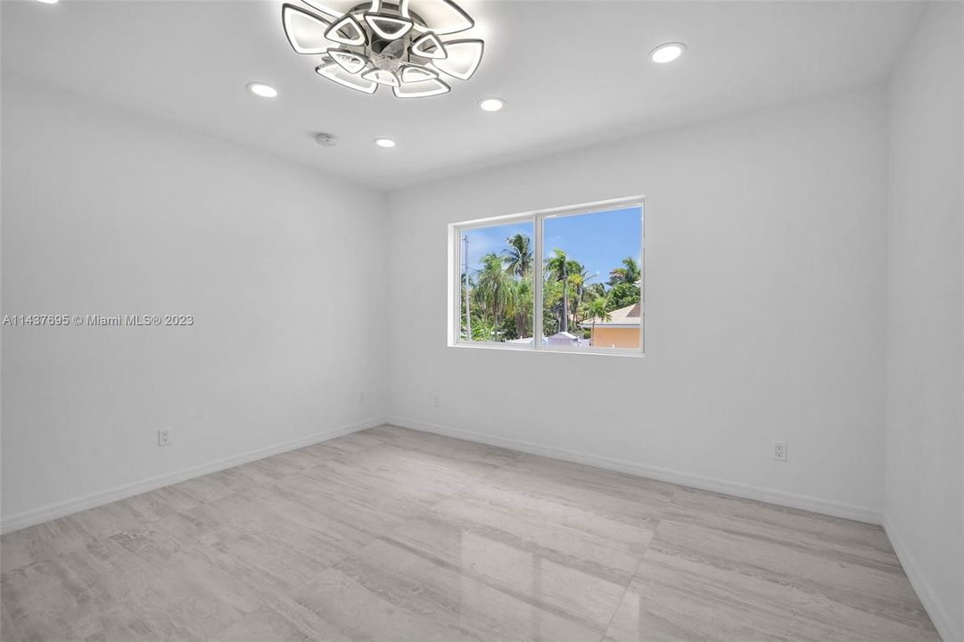 Недавно продано: $2,345,000 (5 спален, 5 ванн, 3676 Квадратных фут)