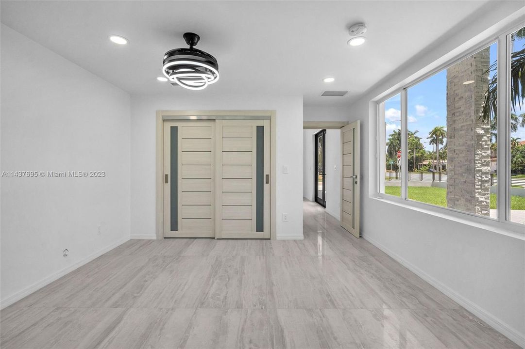 Недавно продано: $2,345,000 (5 спален, 5 ванн, 3676 Квадратных фут)