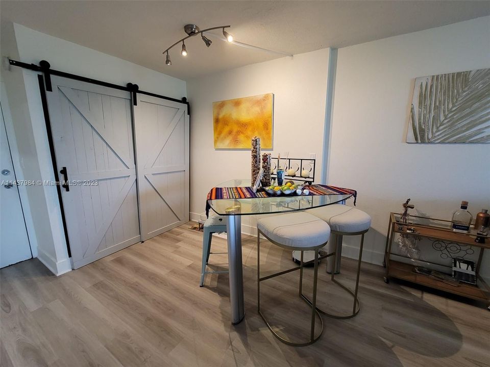 最近租的: $2,450 (2 贝兹, 2 浴室, 1010 平方英尺)