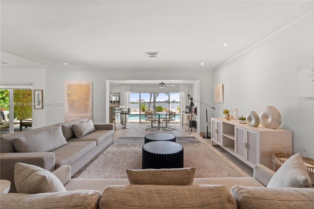 Recently Sold: $8,590,000 (4 beds, 4 baths, 2906 Square Feet)
