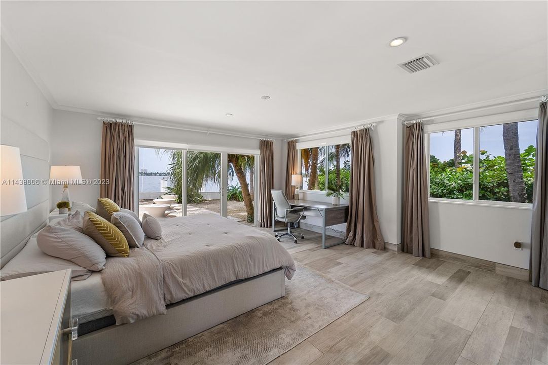 Recently Sold: $8,590,000 (4 beds, 4 baths, 2906 Square Feet)