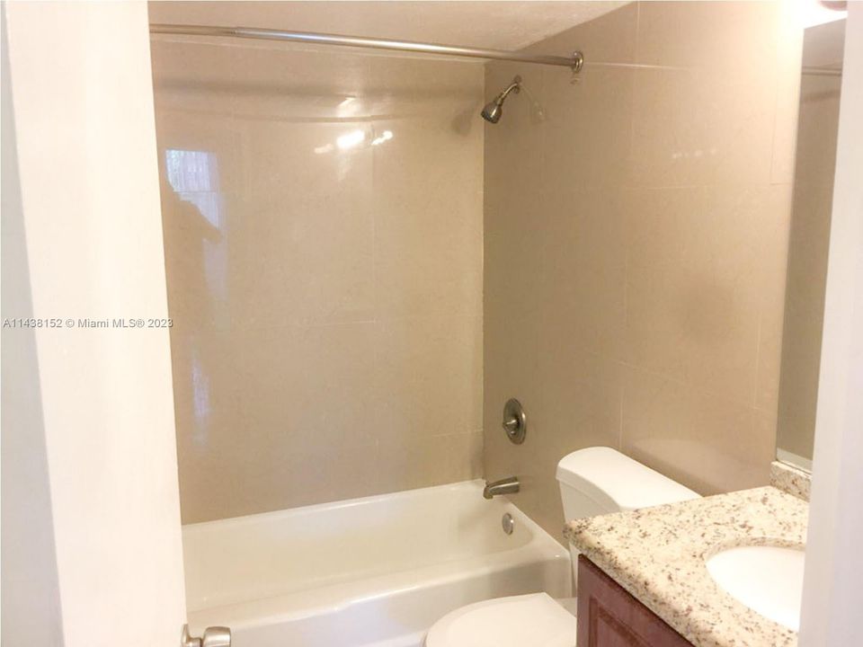 Recently Rented: $1,725 (1 beds, 1 baths, 714 Square Feet)