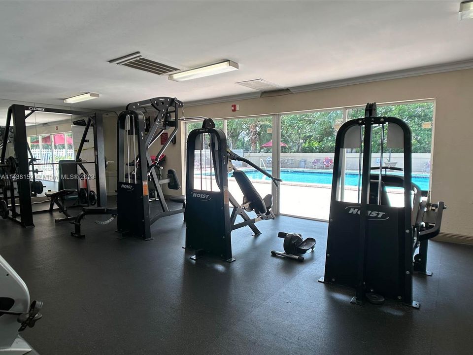 Recently Rented: $1,725 (1 beds, 1 baths, 714 Square Feet)