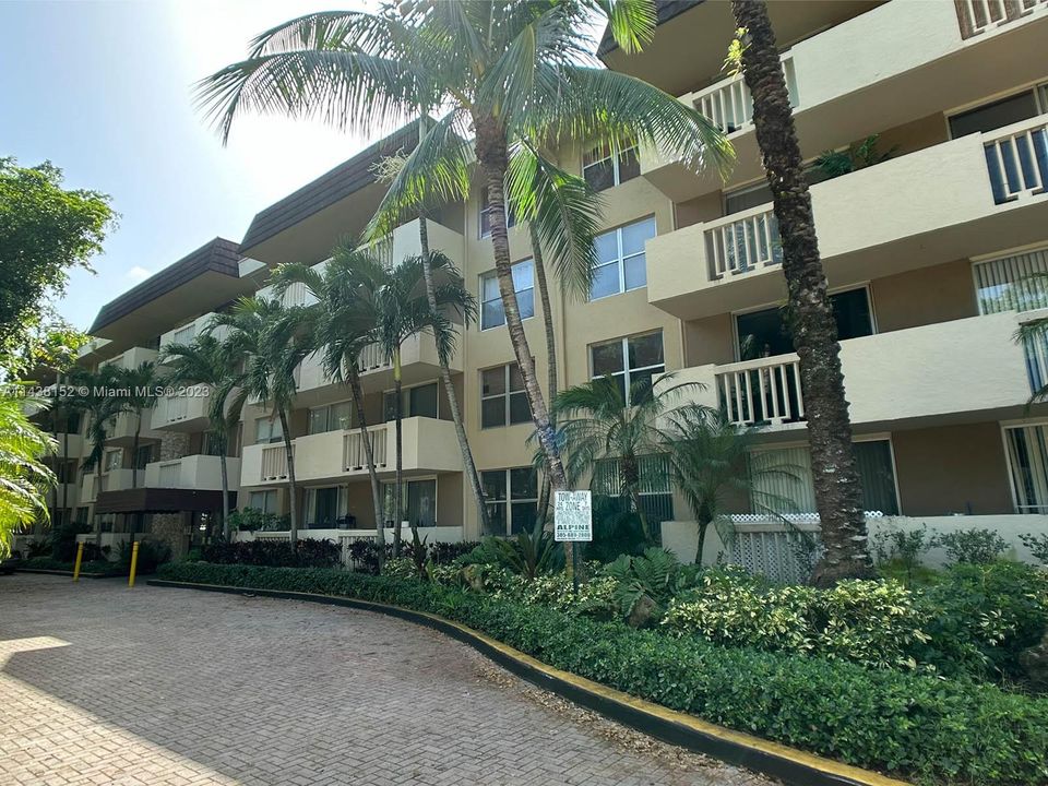 Recently Rented: $1,725 (1 beds, 1 baths, 714 Square Feet)