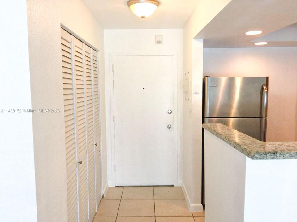 Recently Rented: $1,725 (1 beds, 1 baths, 714 Square Feet)