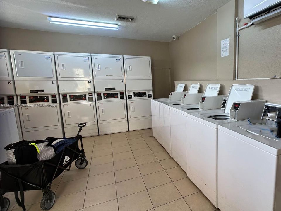 Recently Rented: $1,725 (1 beds, 1 baths, 714 Square Feet)