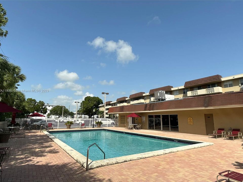 Recently Rented: $1,725 (1 beds, 1 baths, 714 Square Feet)