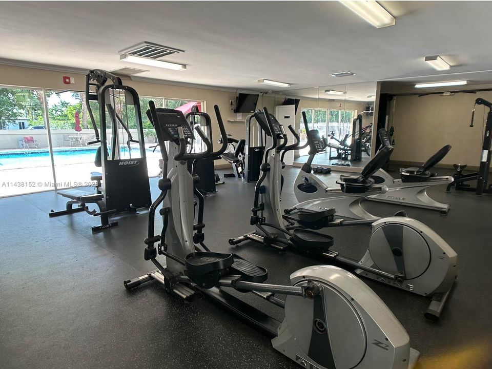 Recently Rented: $1,725 (1 beds, 1 baths, 714 Square Feet)