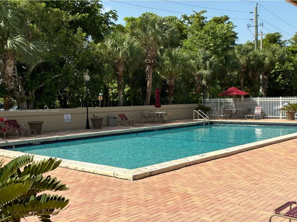 Recently Rented: $1,725 (1 beds, 1 baths, 714 Square Feet)