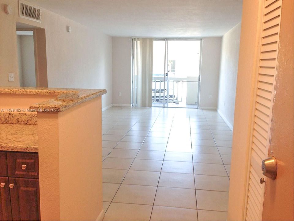 Recently Rented: $1,725 (1 beds, 1 baths, 714 Square Feet)