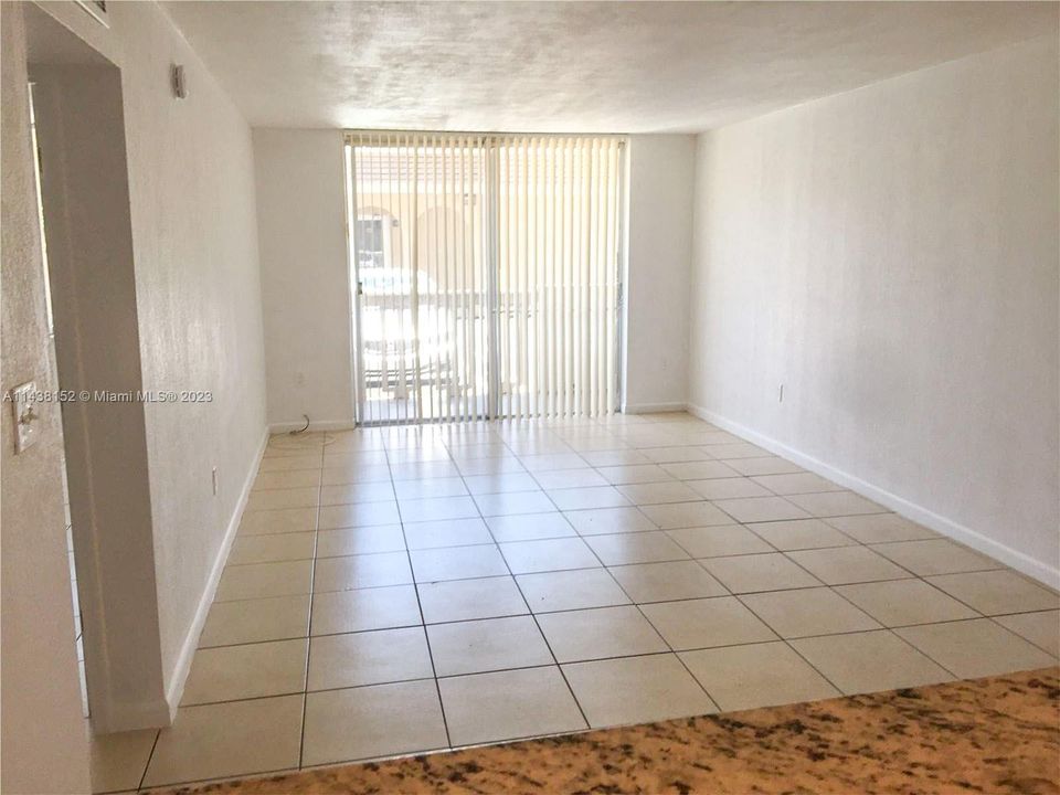 Recently Rented: $1,725 (1 beds, 1 baths, 714 Square Feet)