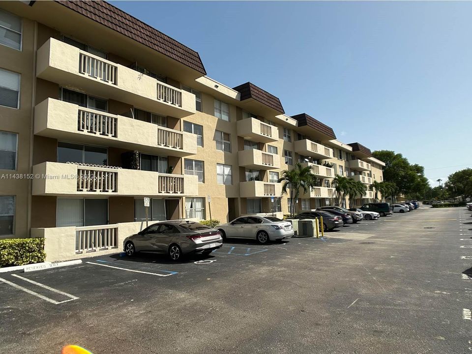 Recently Rented: $1,725 (1 beds, 1 baths, 714 Square Feet)