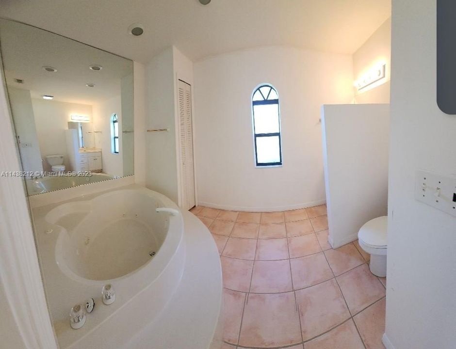 最近租的: $2,600 (3 贝兹, 3 浴室, 0 平方英尺)