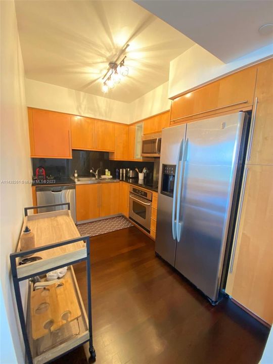 Recently Rented: $4,000 (1 beds, 1 baths, 683 Square Feet)