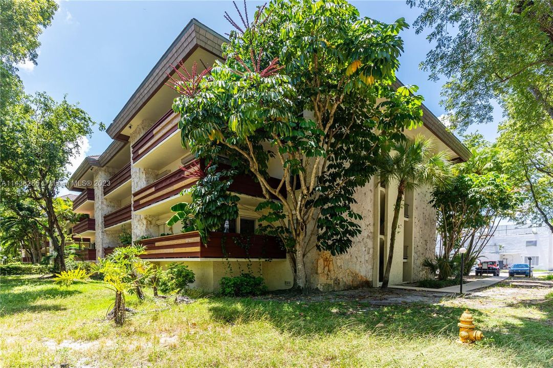 Recently Sold: $284,900 (1 beds, 1 baths, 894 Square Feet)