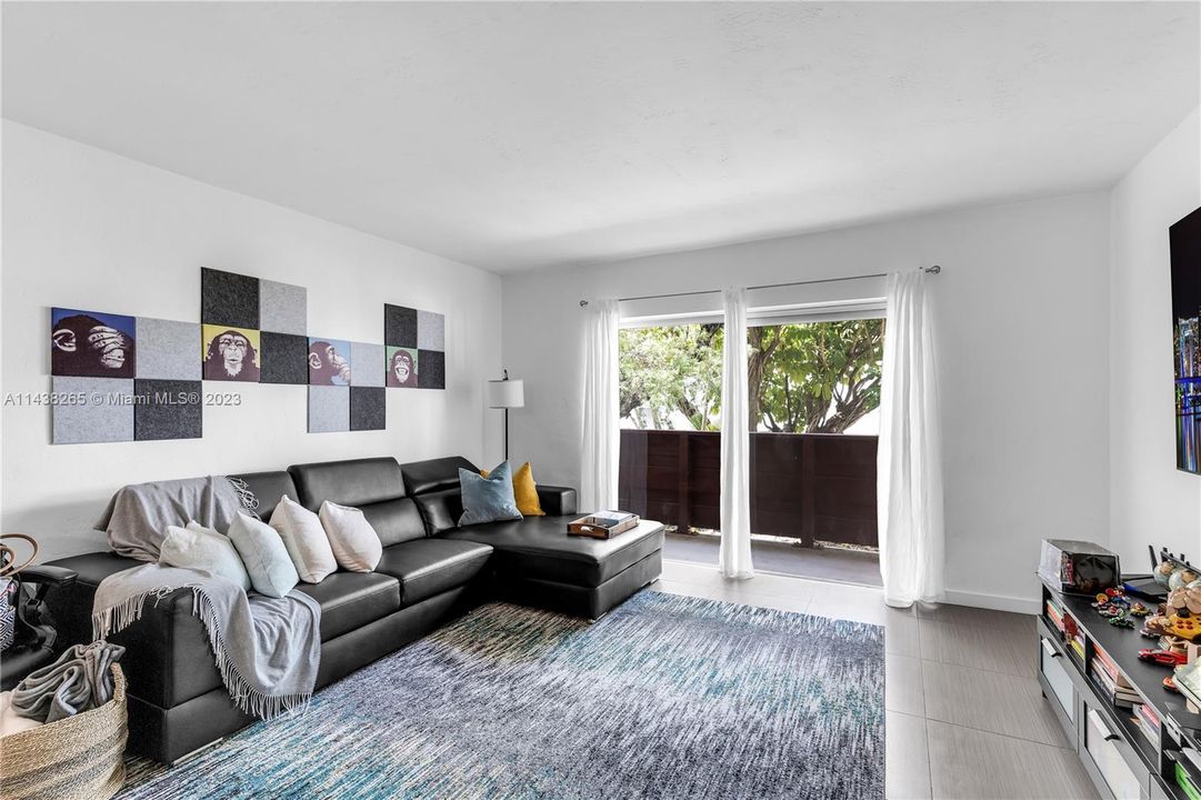 Recently Sold: $284,900 (1 beds, 1 baths, 894 Square Feet)