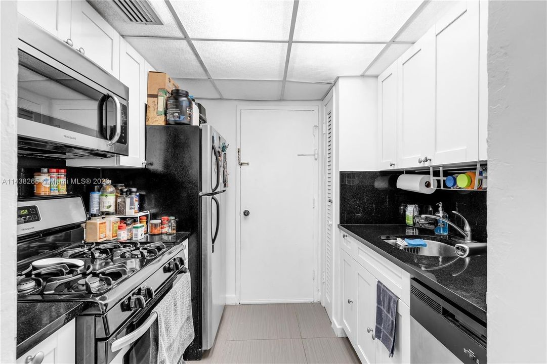 Recently Sold: $284,900 (1 beds, 1 baths, 894 Square Feet)