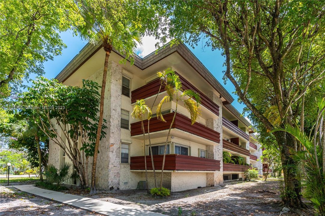 Recently Sold: $284,900 (1 beds, 1 baths, 894 Square Feet)