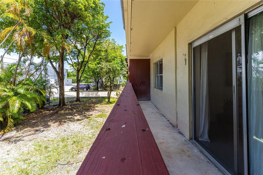 Recently Sold: $284,900 (1 beds, 1 baths, 894 Square Feet)