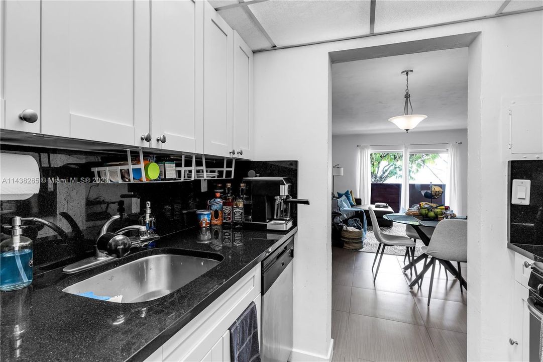 Recently Sold: $284,900 (1 beds, 1 baths, 894 Square Feet)