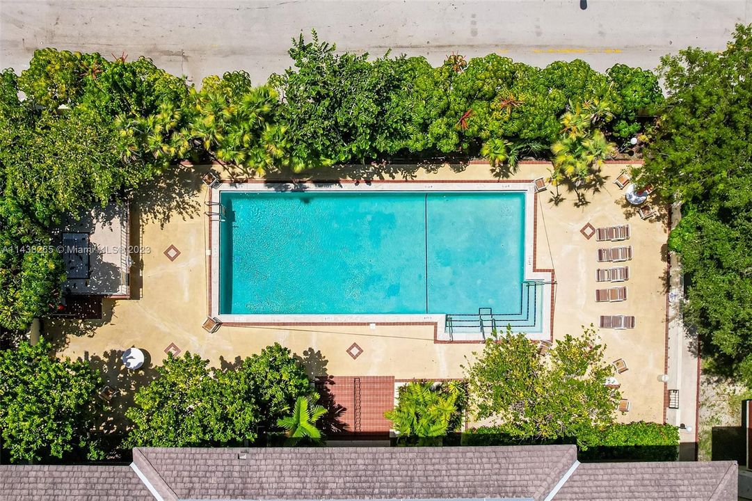 Recently Sold: $284,900 (1 beds, 1 baths, 894 Square Feet)