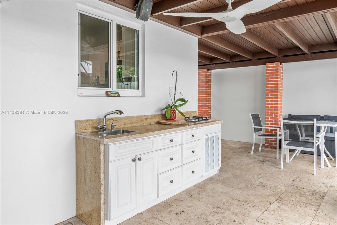 Recently Sold: $630,000 (3 beds, 2 baths, 1572 Square Feet)