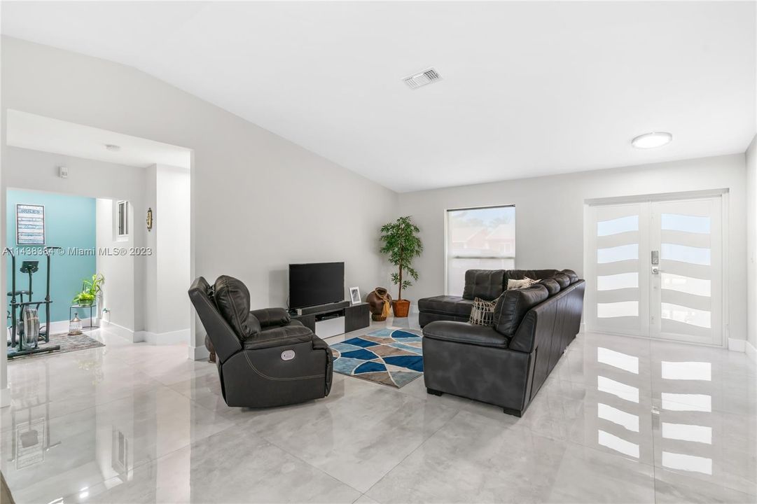 Recently Sold: $630,000 (3 beds, 2 baths, 1572 Square Feet)